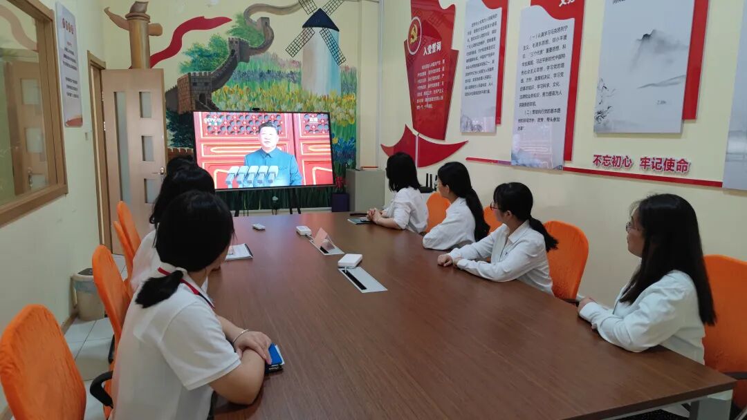 依斯倍組織員工觀看抗戰(zhàn)勝利80周年閱兵儀式，凝聚愛國(guó)情懷共筑未來